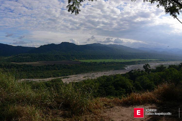 Vista del río San Lorenzo en el Parque Nacional Calilegua, Jujuy, Argentina