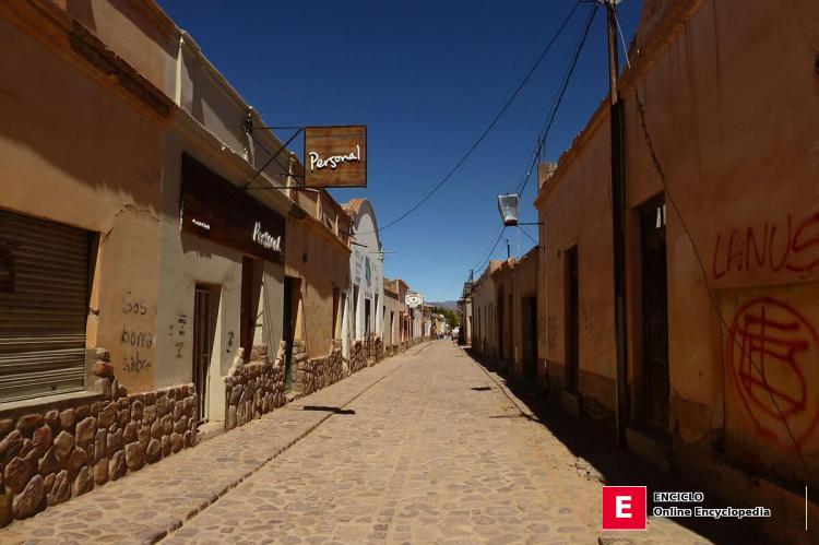 Calle en el centro histórico de Humahuaca, Argentina - vía Wikimedia Commons Calle en el centro histórico de Humahuaca, Argentina