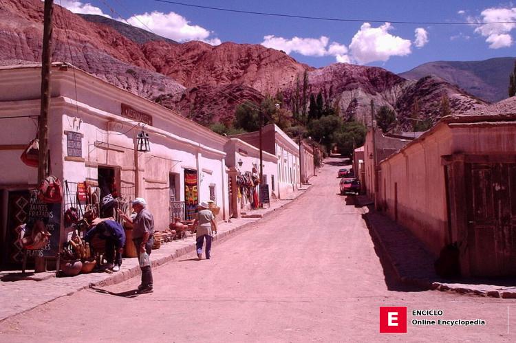 Pueblo de Purmamarca, Argentina - vía Wikimedia Commons Pueblo de Purmamarca, Argentina