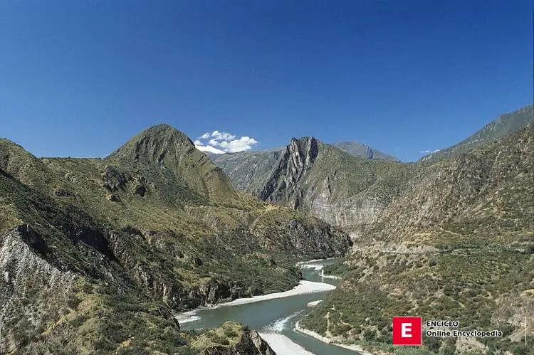 Mesetas en la región de la puna, Ayacucho, Perú