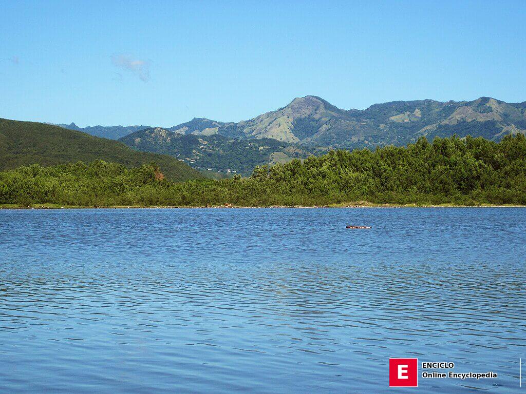 Cordillera Central desde la Bahía de Guayanilla, Puerto Rico