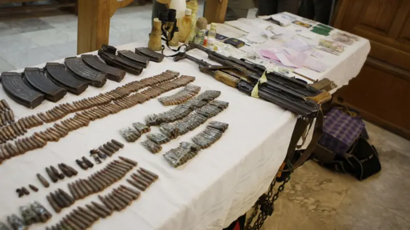 Al Qaeda en el Magreb Islámico (AQMI) 3 Se presentan pruebas durante una audiencia en Túnez contra presuntos miembros de Al Qaeda en el Magreb Islámico. (Zoubeir Souissi/Reuters)