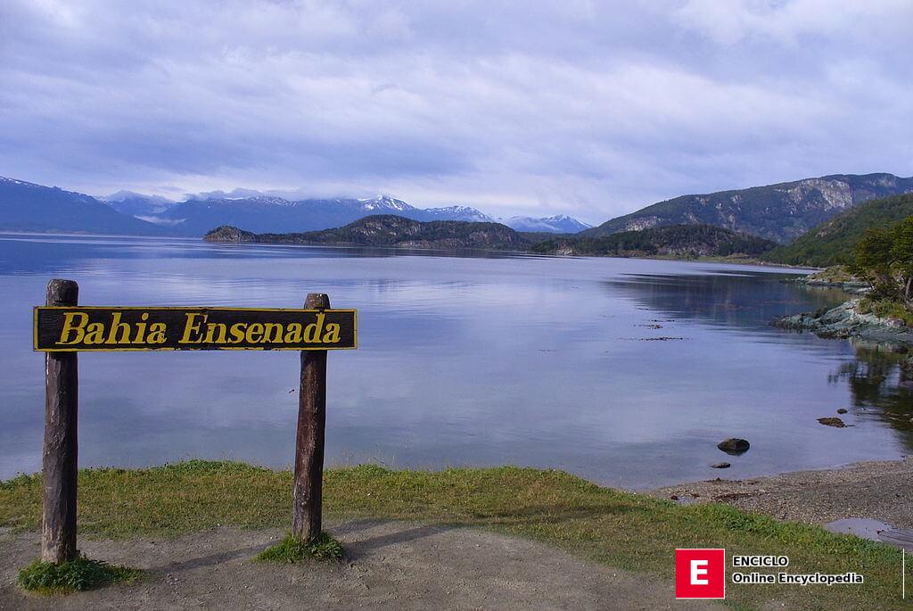 Bahía Ensenada, una bahía ubicada en el Canal Beagle en el Parque Nacional Tierra del Fuego, Provincia: Tierra del Fuego, Argentina