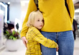 un niño que sufre ansiedad por separación