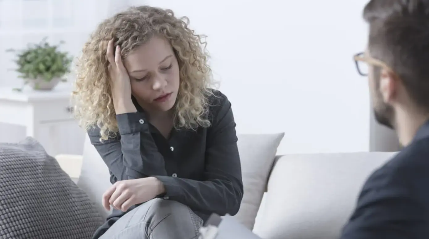 Imagen de una persona que sufre ansiedad social